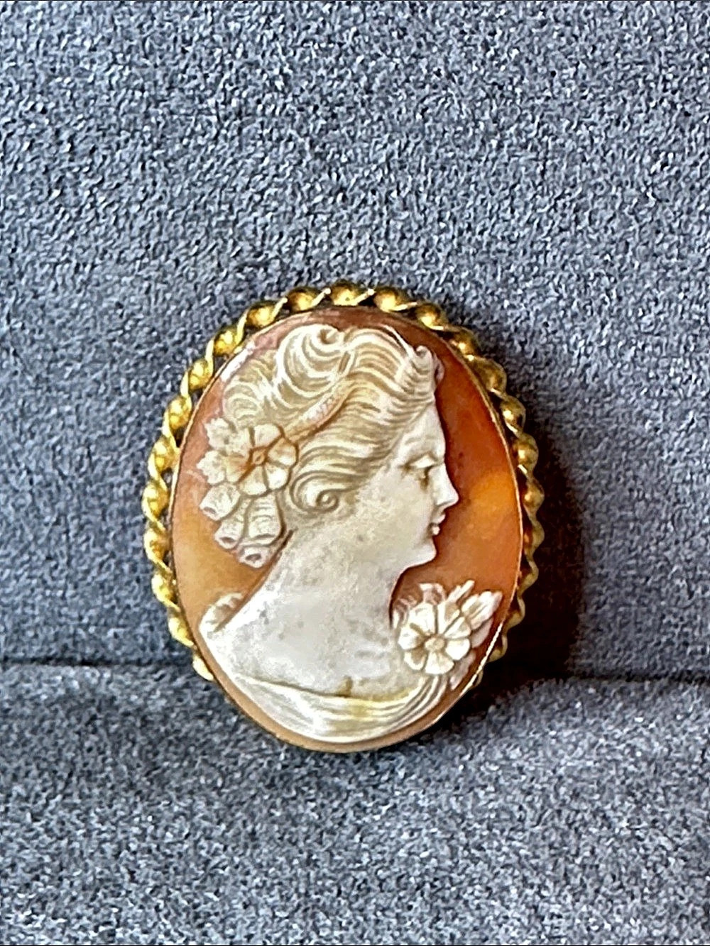 Cameo Brooch in 10k Gold